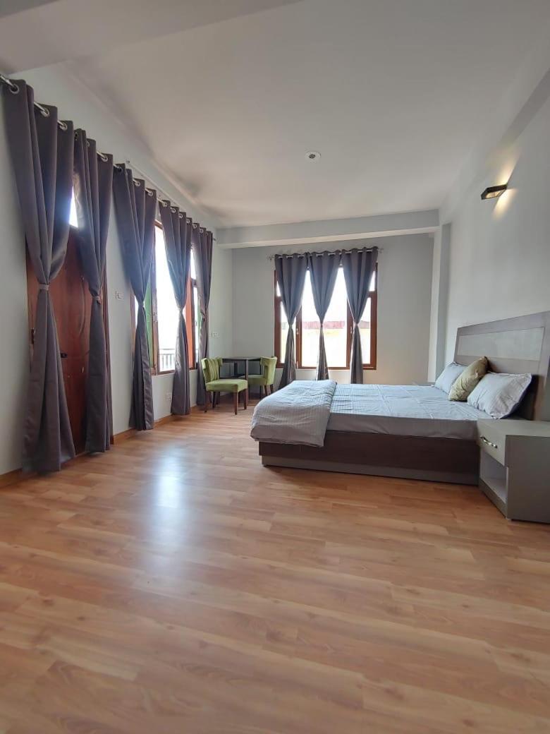 Appartamento Lha Pomo Kyelang Esterno foto